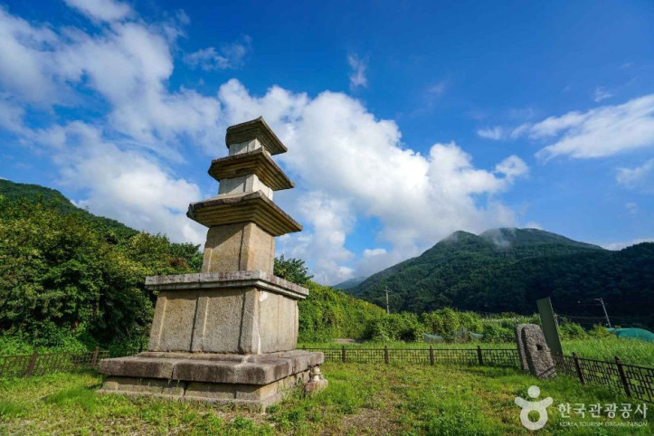 삼장사지 삼층석탑 여행 추천 - 메고지고