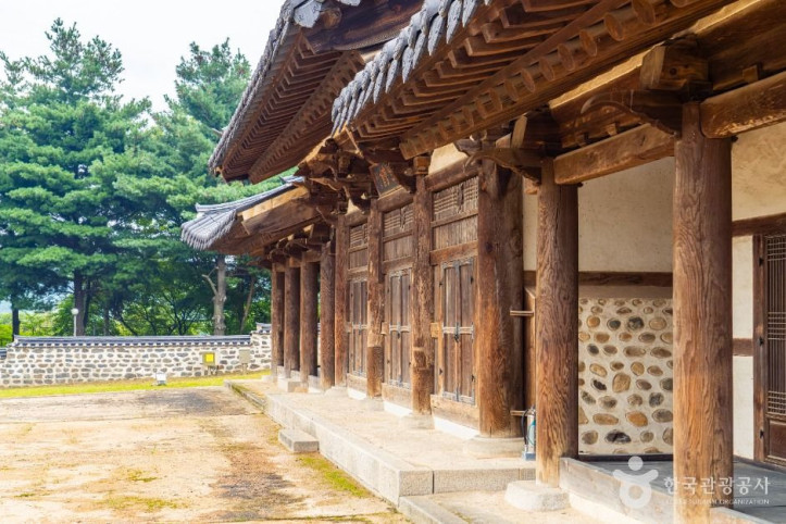 안성 객사 정청 여행 추천 - 메고지고