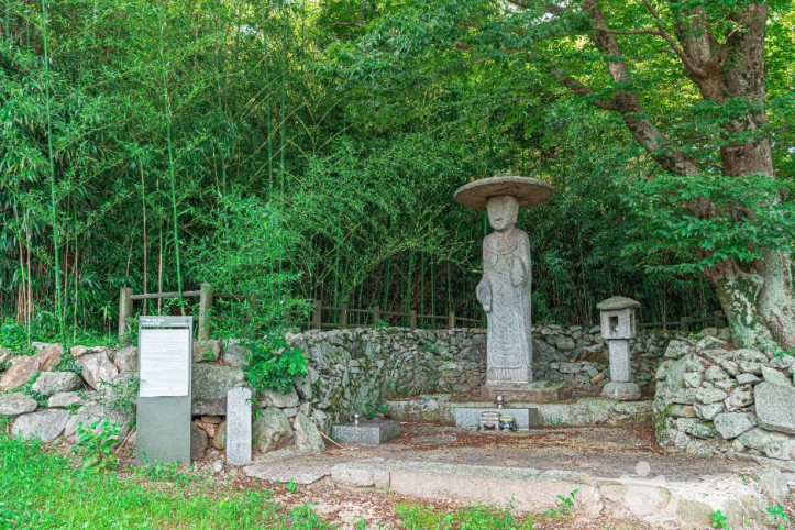 망제동석불입상 여행 추천 - 메고지고