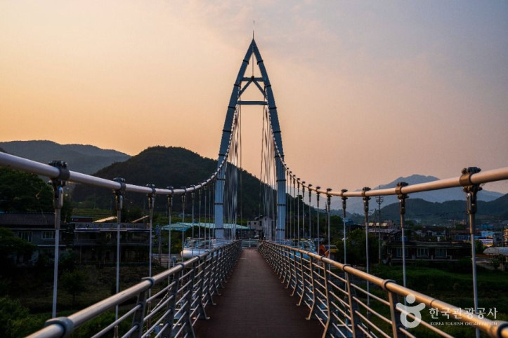 대황강출렁다리 여행 추천 - 메고지고