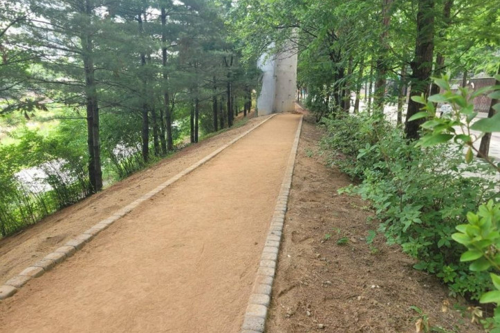경기도청북부청사역 하부 맨발황톳길 여행 추천 - 메고지고