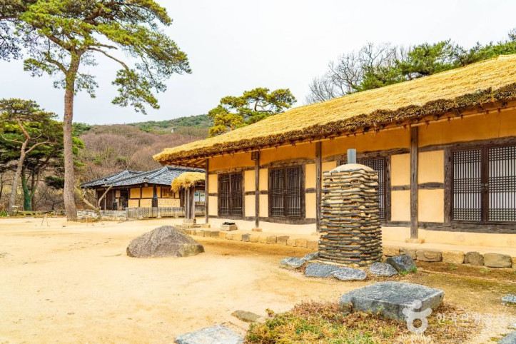 이응로선생사적지(수덕여관) 여행 추천 - 메고지고