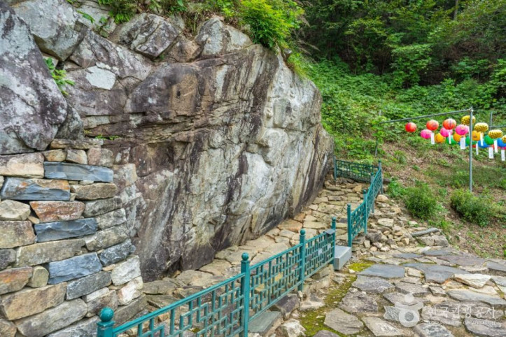충주 봉황리 마애불상군 여행 추천 - 메고지고
