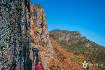 금오산도립공원 여행 추천 - 메고지고
