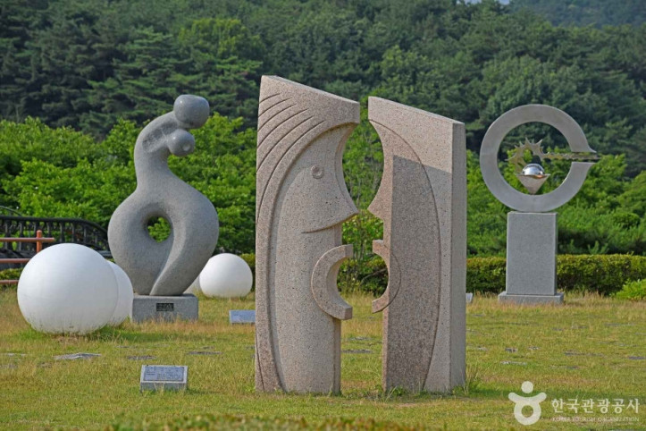 예당호 조각공원 여행 추천 - 메고지고