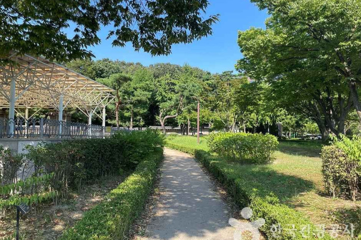 종묘광장공원 여행 추천 - 메고지고