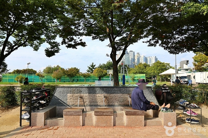수성못상화동산 여행 추천 - 메고지고