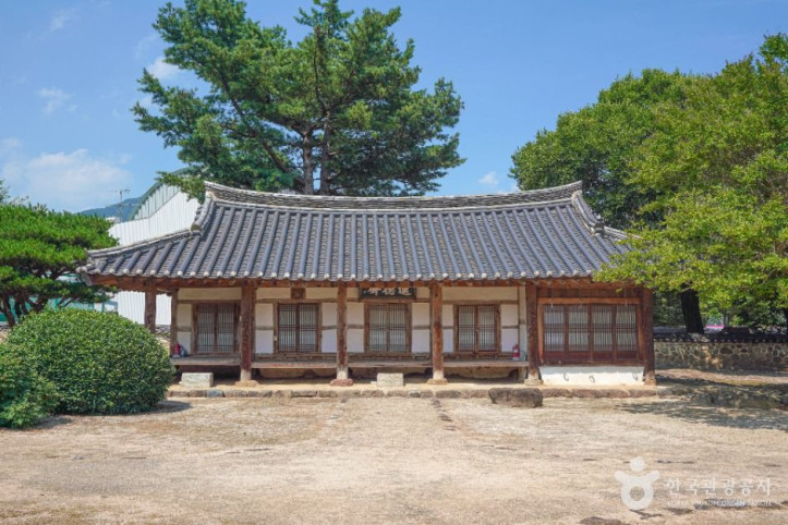 덕천서원(산청) 여행 추천 - 메고지고