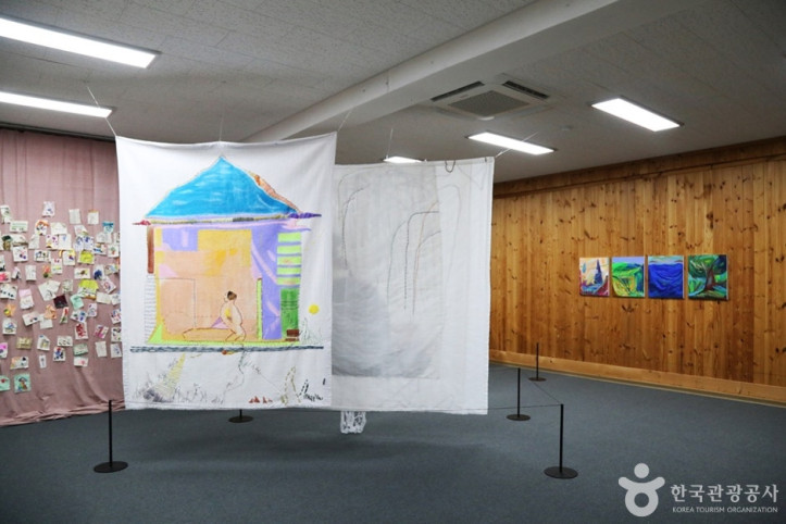 웃다리문화촌 여행 추천 - 메고지고