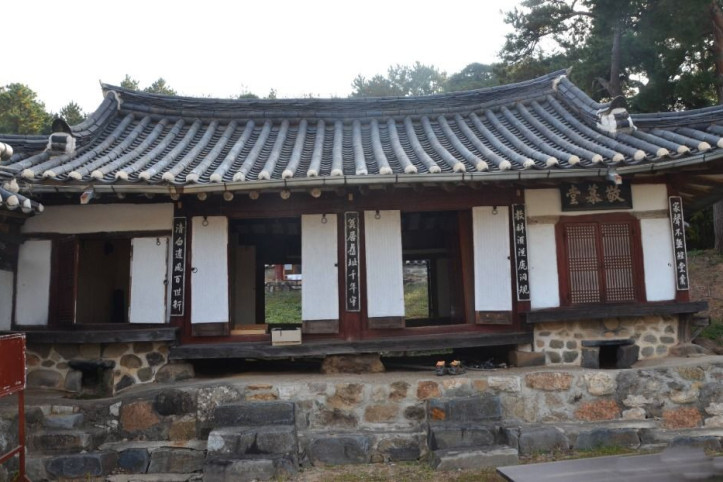 논산 충헌사 여행 추천 - 메고지고
