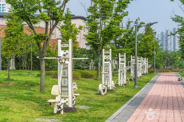 도솔광장 여행 추천 - 메고지고