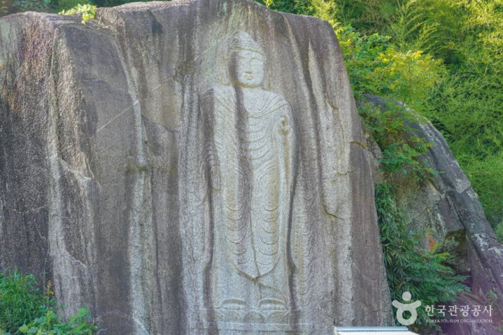 함양 덕전리 마애여래입상(덕전리 마애불상) 여행 추천 - 메고지고