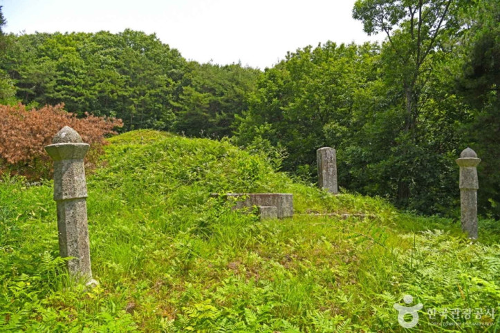 장암 정호 묘소 여행 추천 - 메고지고