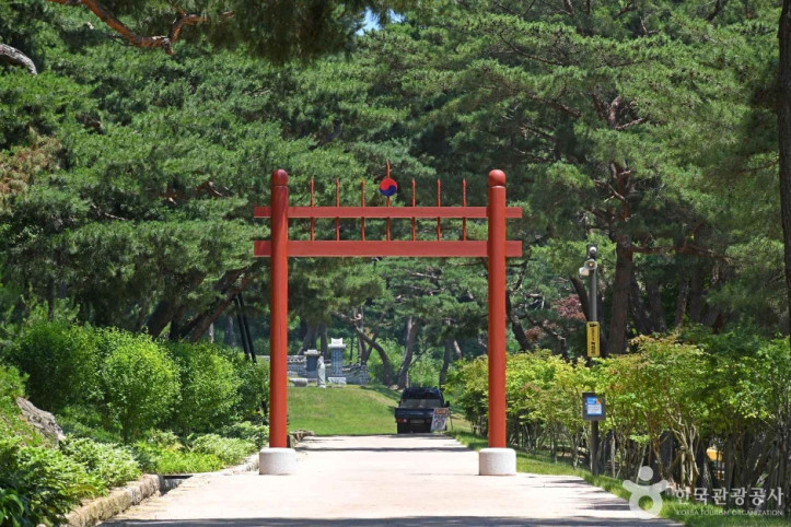 아산 이충무공묘 여행 추천 - 메고지고