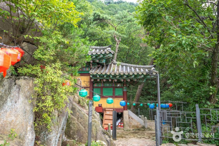 삼막사 마애삼존불 여행 추천 - 메고지고