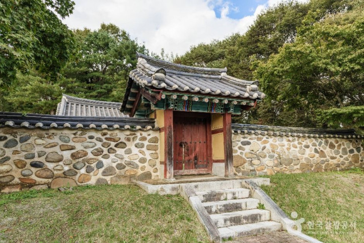김시민장군 충민사 여행 추천 - 메고지고