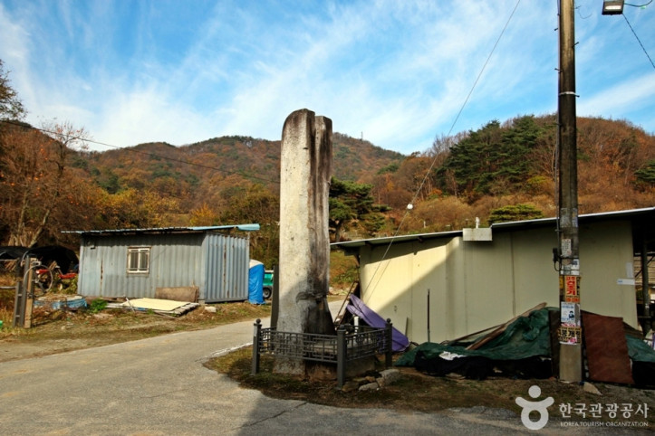 충주 숭선사지 당간지주 여행 추천 - 메고지고