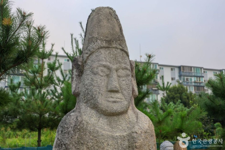 아양동 석불입상 여행 추천 - 메고지고