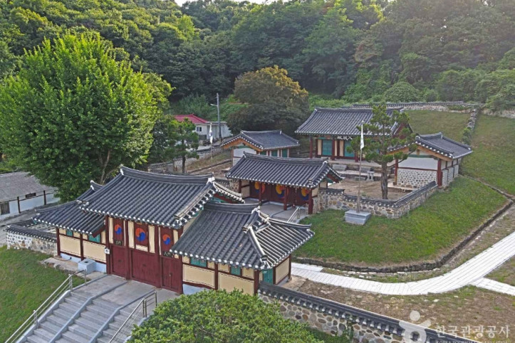 진천향교 여행 추천 - 메고지고