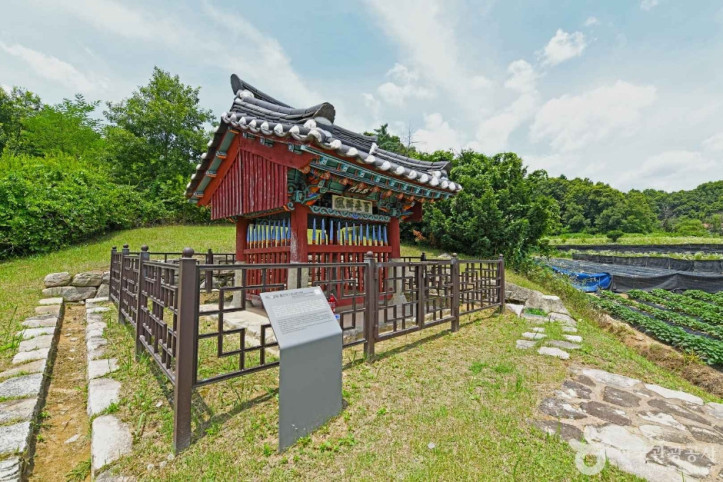 괴산 장담 충신각 여행 추천 - 메고지고