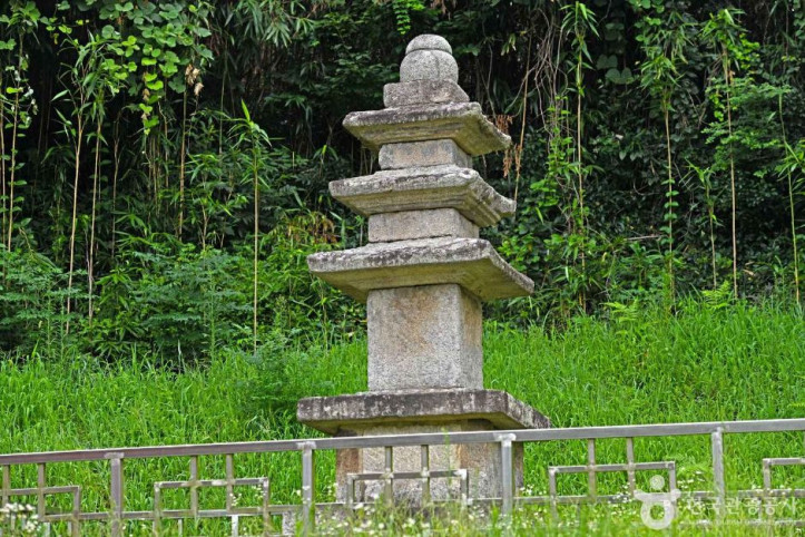 용흥리 해정사지 석탑 여행 추천 - 메고지고