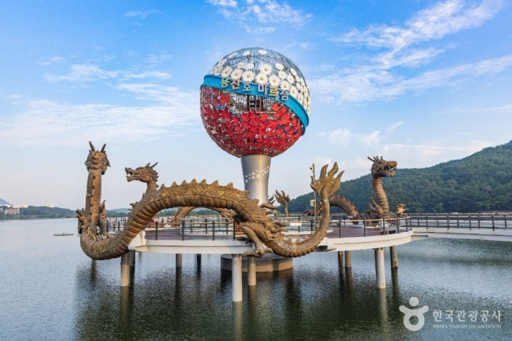 용산저수지 여행 추천 - 메고지고