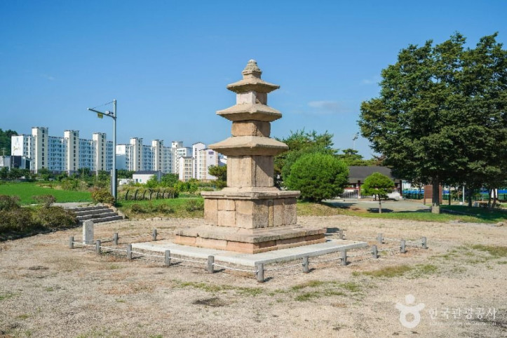 창녕 술정리 서 삼층석탑 여행 추천 - 메고지고