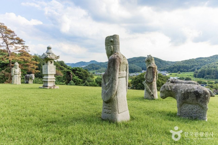 파주 윤관장군묘 여행 추천 - 메고지고
