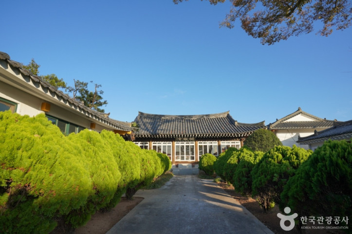 마산향교 여행 추천 - 메고지고