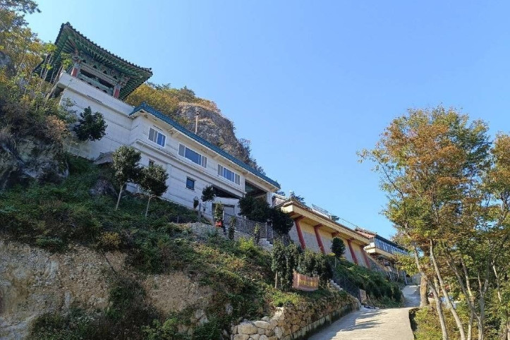 흥부암(김해) 여행 추천 - 메고지고