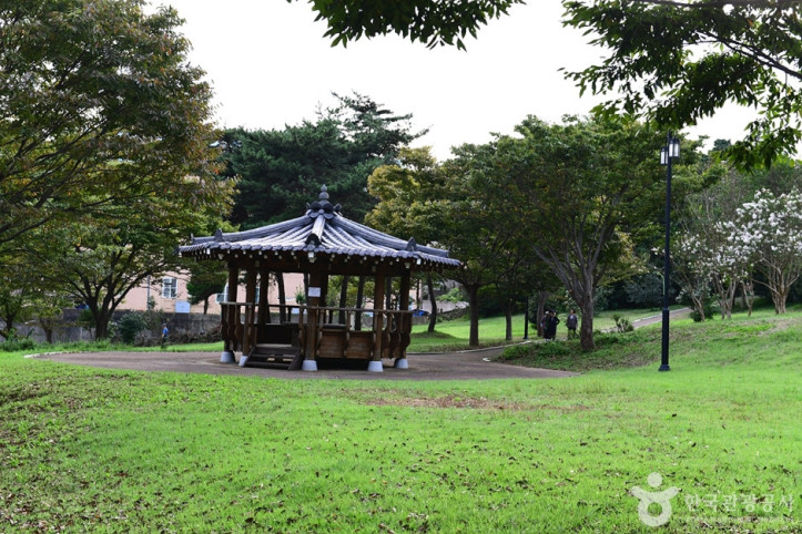 여수 충민사 여행 추천 - 메고지고
