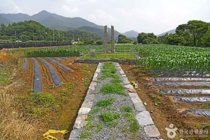 괴산 외사리 당간지주 여행 추천 - 메고지고
