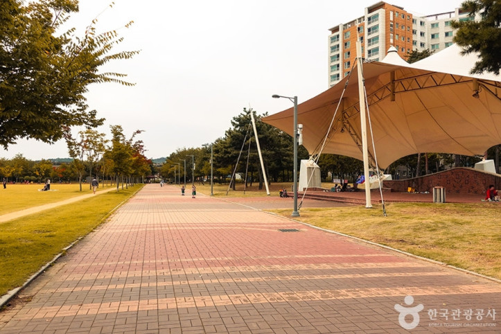 율하체육공원 여행 추천 - 메고지고