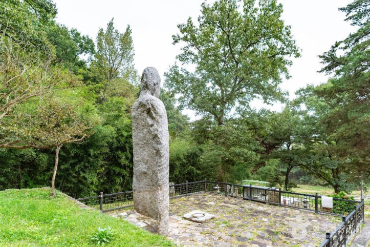 아산 평촌리 석조약사여래입상 여행 추천 - 메고지고