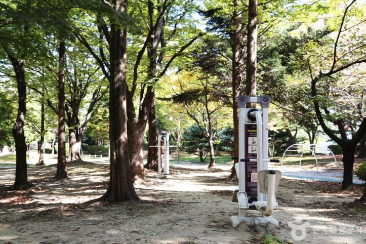 창원 중앙체육공원 여행 추천 - 메고지고