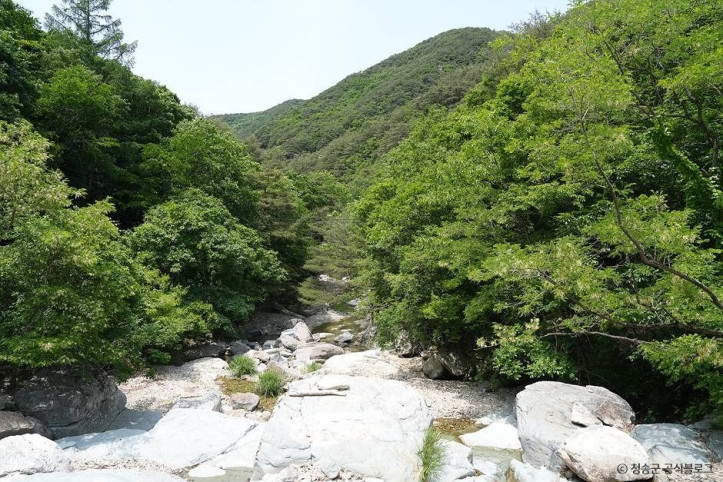 노루용추 계곡 (청송 국가지질공원) 여행 추천 - 메고지고