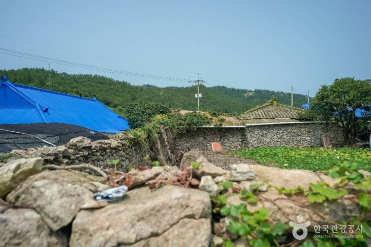 비금도 내촌마을 옛 담장 여행 추천 - 메고지고
