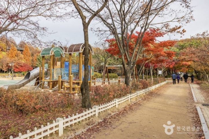금천 체육공원 여행 추천 - 메고지고