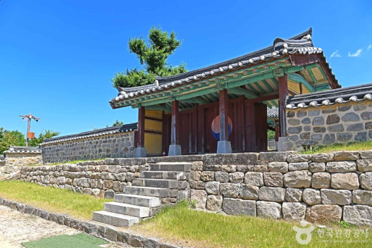 홍주향교 여행 추천 - 메고지고