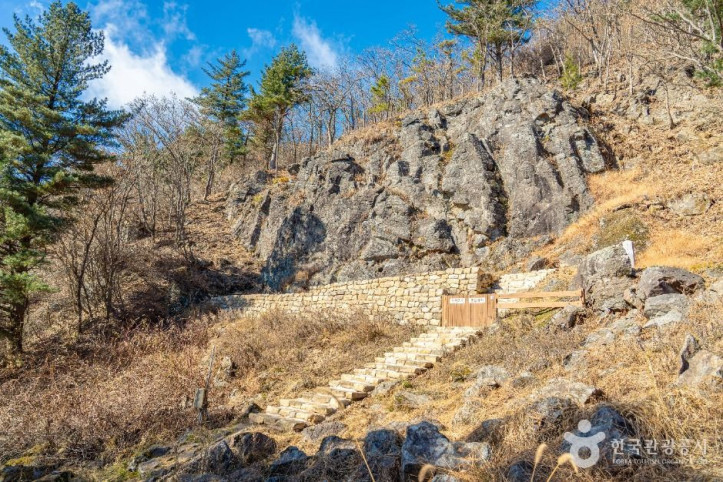 개령암지 마애불상군 여행 추천 - 메고지고