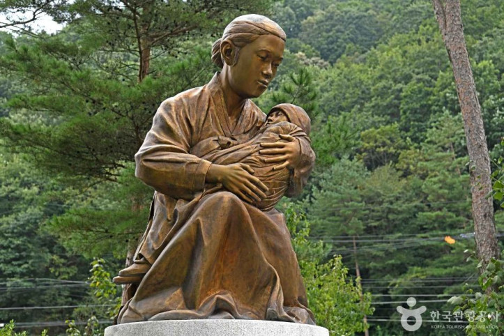 故박정렬여사 추모공원 여행 추천 - 메고지고