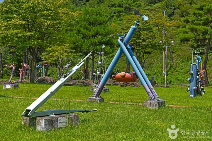 용담댐 조각공원 여행 추천 - 메고지고