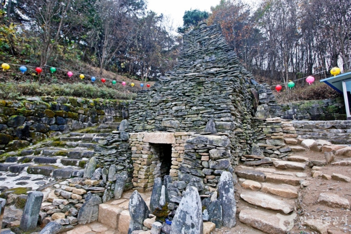 충주 부흥사 방단적석유구 여행 추천 - 메고지고