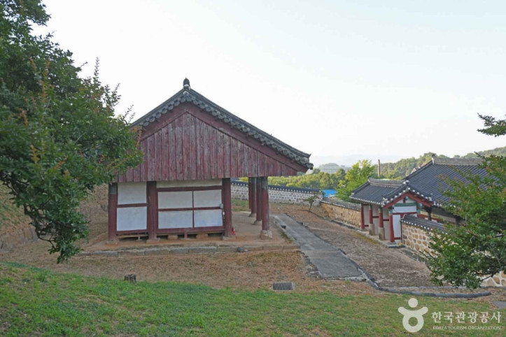 은진향교 대성전 여행 추천 - 메고지고