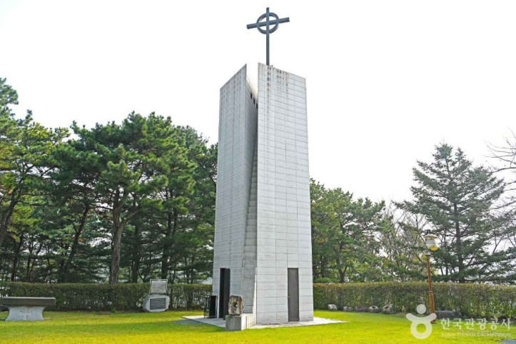 공주 황새바위 순교성지 여행 추천 - 메고지고