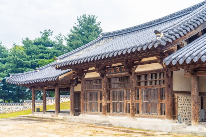 안성 객사 정청 여행 추천 - 메고지고