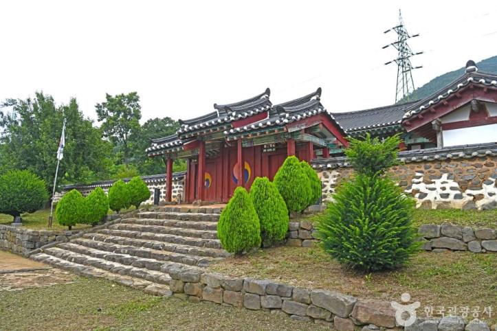 남포향교 대성전 여행 추천 - 메고지고