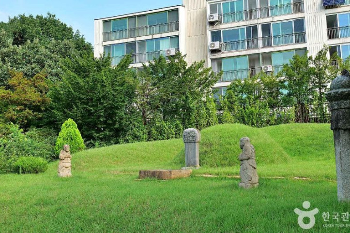 류순정·류홍 부자 묘역 여행 추천 - 메고지고