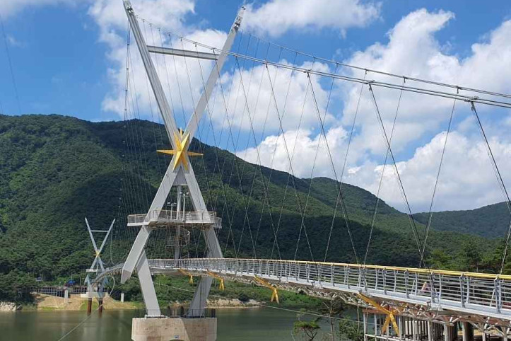 보현산댐 출렁다리 여행 추천 - 메고지고