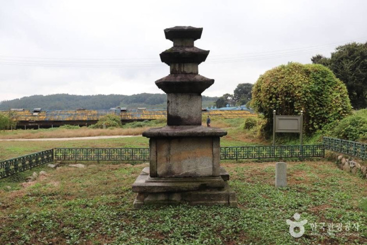 신창리삼층석탑 여행 추천 - 메고지고